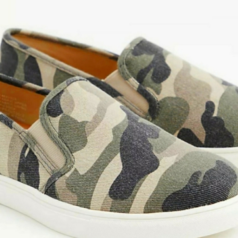 Size 10 WW Torrid Camo shoes. NEW with tags